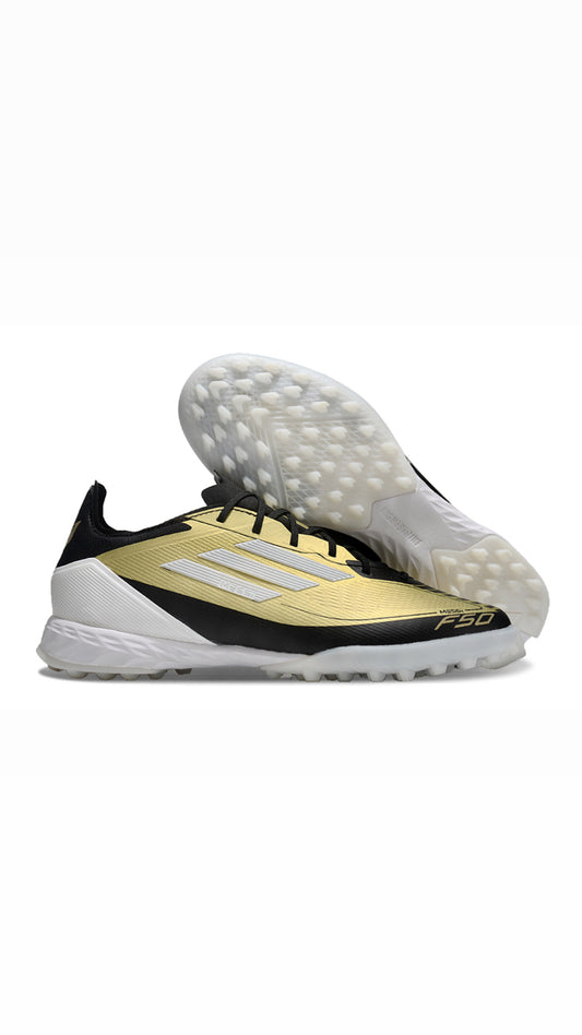 נעלי כדורגל ״Adidas״ קטרגל