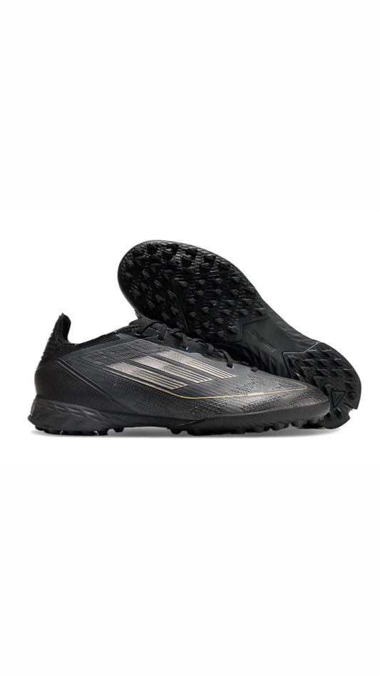 נעלי כדורגל ״Adidas״ קטרגל
